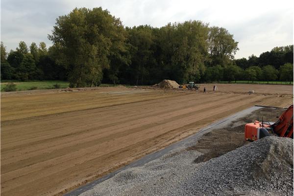 Aanleg kunstgras en 2 natuurgras voetbalvelden - Sportinfrabouw NV